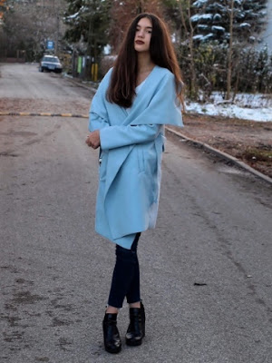 Amelia Świetlik: Blue Coat